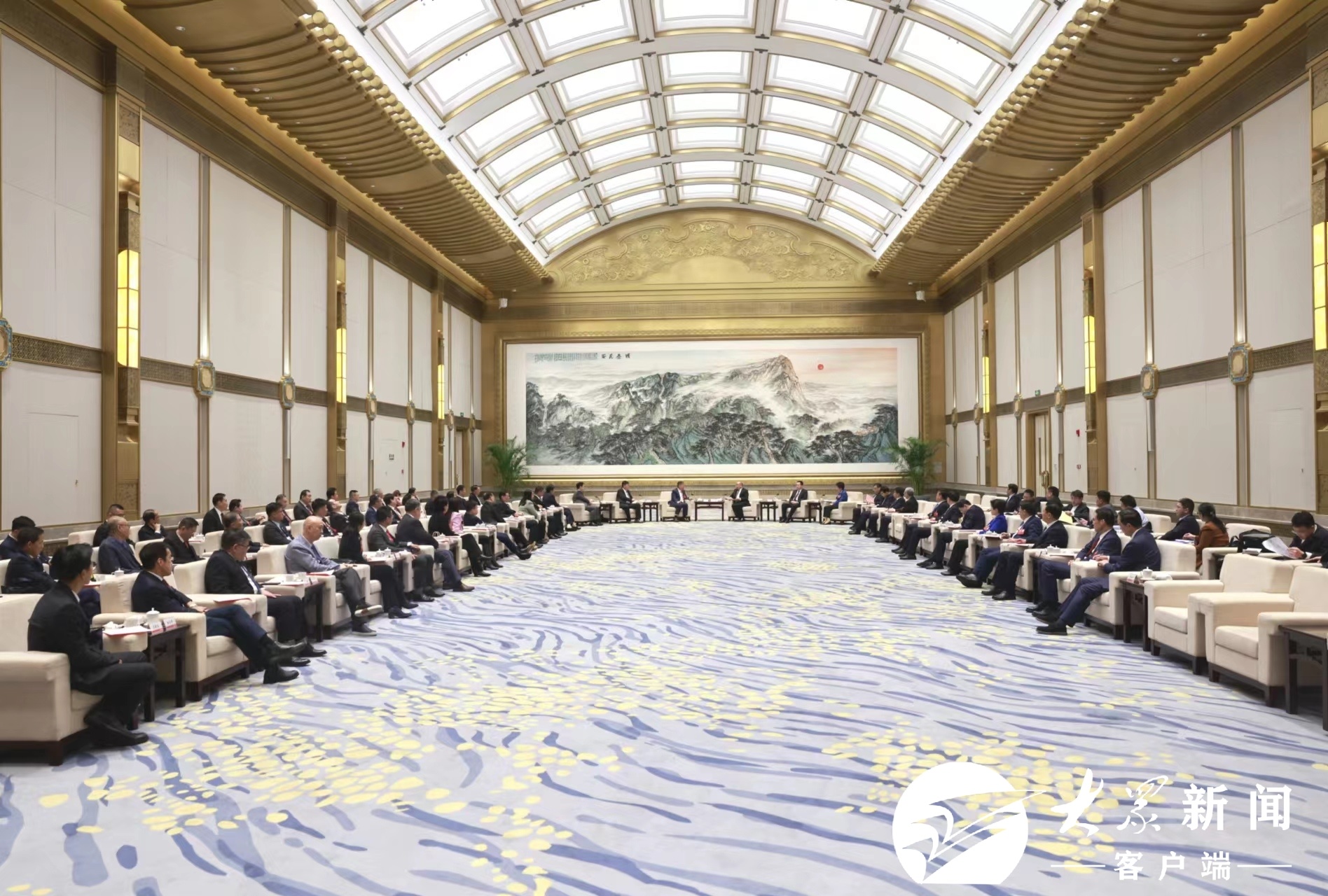 省政協(xié)十三屆二次會(huì)議合影.jpg